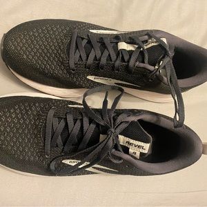 Women’s Brooks Revel 4